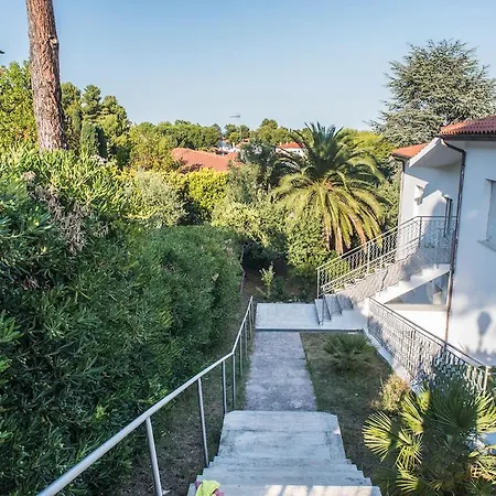 N230 - Numana, Nuovissimo Trilocale Con Giardino דירה נומאנה